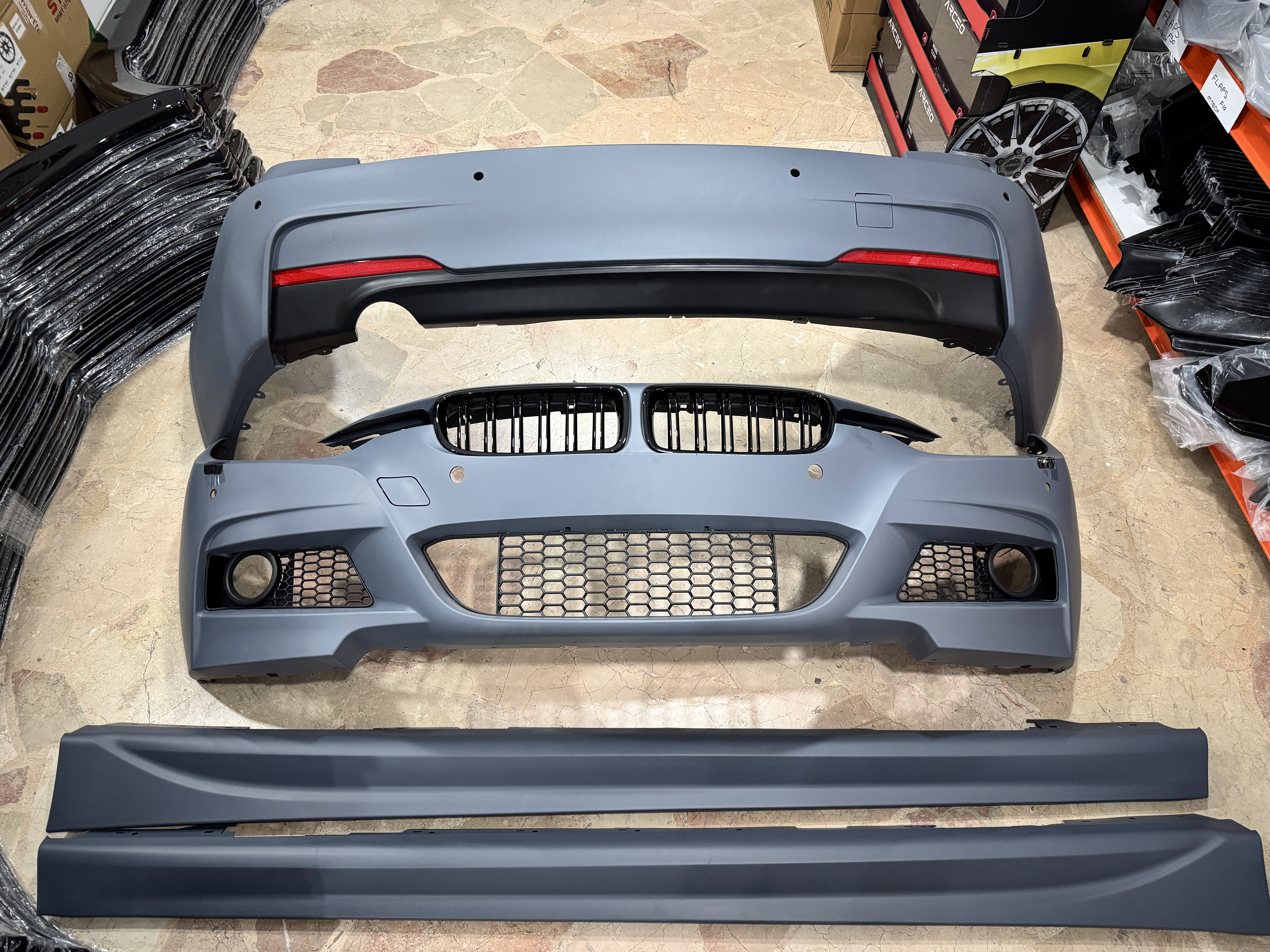 Pachet M Tech Bmw F30 Seria 3 Bara Fata + Spate + Praguri TAIWAN